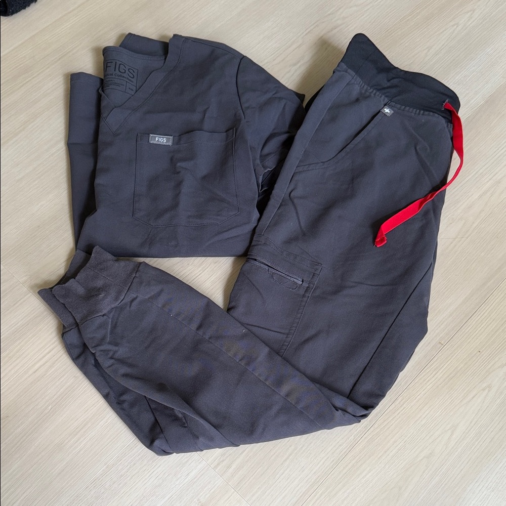FIGS Charcoal grey SET